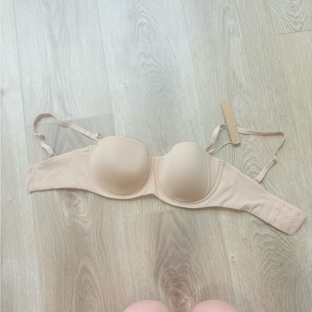 SKIMS Cream Underwire Strapless Bra